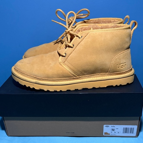 UGG Men\'s Light Brown Chukka Boots